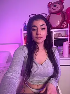 Snapshot of ZoeZayd chatting on February 17, 9:10 pm ZoeZayd online show from February 17, 9:10 pm