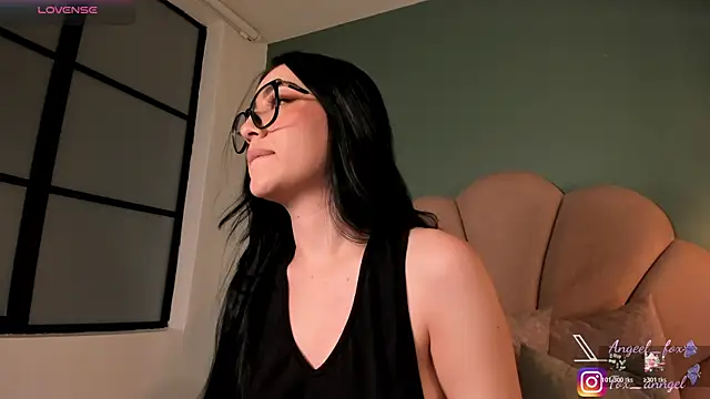 Snapshot of angeel_fox chatting on July 24, 5:27 am angeel fox online show from July 24, 5:27 am