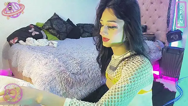 Snapshot of LittleEmmaa chatting on January 20, 2:11 am LittleEmmaa online show from January 20, 2:11 am