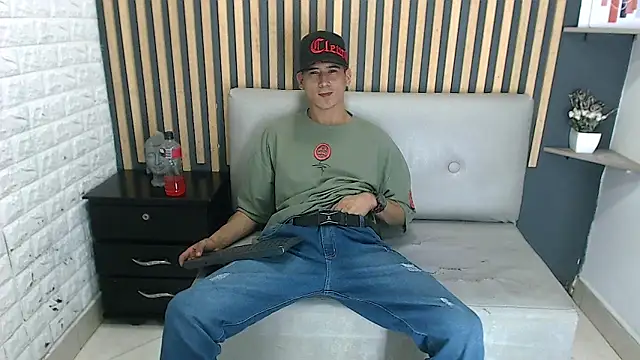 Snapshot of Jhonn_Rhyss chatting on January 23, 2:23 am Jhonn Rhyss online show from January 23, 2:23 am