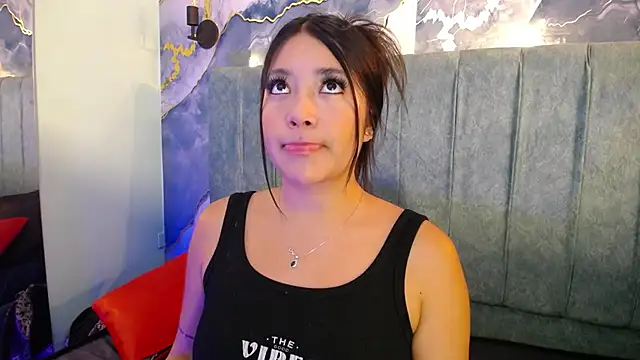 Snapshot of Susy_thomson chatting on February 7, 9:18 pm Susy thomson online show from February 7, 9:18 pm