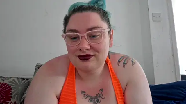 Bustycurves online show from June 30, 11:00 am