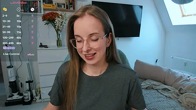 violet blue eyes online show from April 7, 12:49 pm