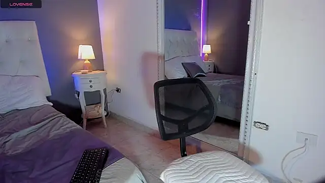 Melinahills online show from December 9, 1:24 pm