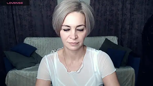 Blonde lola444 online show from December 17, 7:37 pm