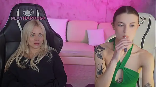 Snapshot of Britney054 chatting on February 5, 3:49 pm Britney054 online show from February 5, 3:49 pm