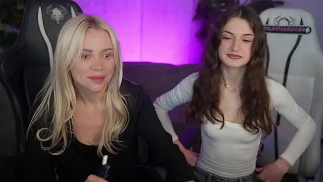 Snapshot of Britney054 chatting on February 21, 4:19 pm Britney054 online show from February 21, 4:19 pm