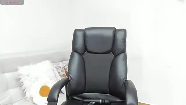 Snapshot of AprilDubois chatting on December 21, 12:20 am AprilDubois online show from December 21, 12:20 am