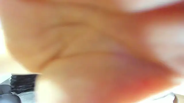 Snapshot of AprilDubois chatting on February 12, 1:09 am AprilDubois online show from February 12, 1:09 am