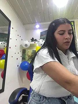 Snapshot of _luna_torres chatting on June 27, 1:39 pm luna torres online show from June 27, 1:39 pm