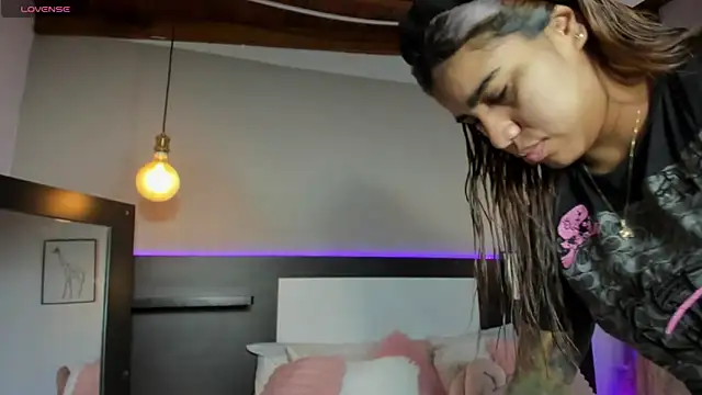 SaraaJhonsonn online show from March 21, 2:09 pm