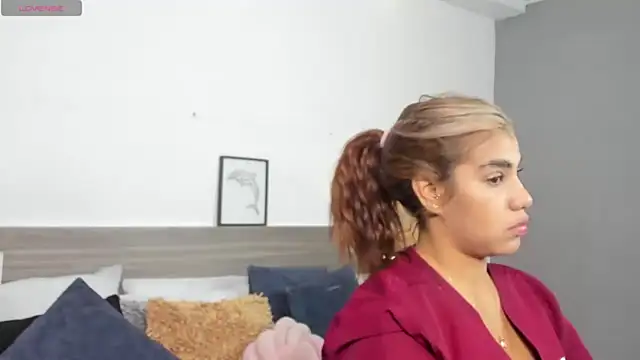 SaraaJhonsonn online show from April 25, 1:25 pm