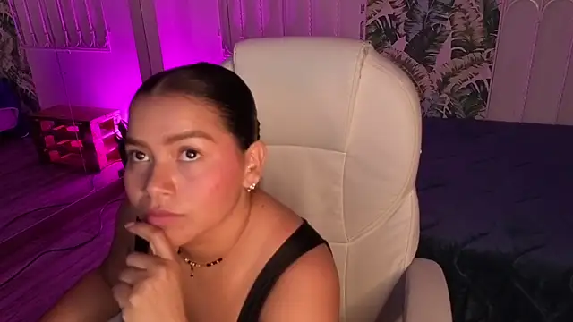 loly marce online show from May 25, 8:04 pm