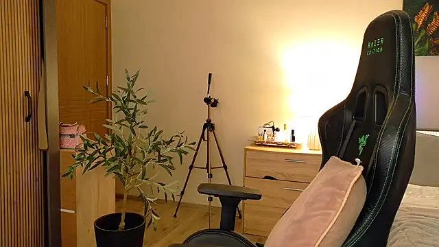 joycesilver online show from January 19, 8:51 am