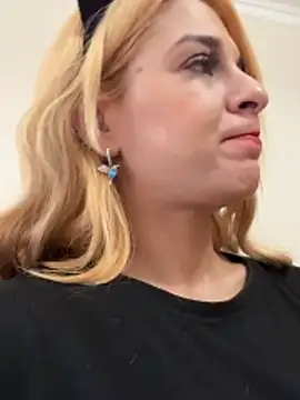 Snapshot of Unforgettable_ket chatting on February 15, 10:25 am Unforgettable ket online show from February 15, 10:25 am