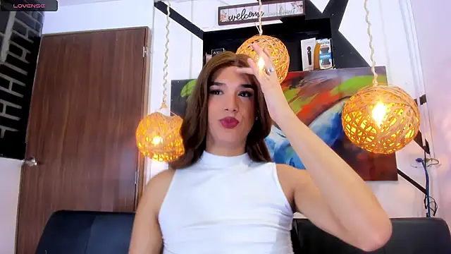 victoria aleia  online show from November 15, 9:00 pm