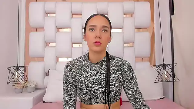 EmmyCruzZ online show from January 13, 1:49 pm