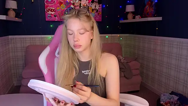 Sarra Cooper online show from December 25, 1:10 am