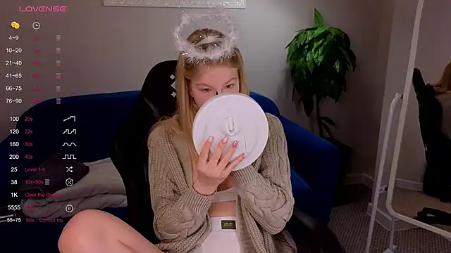 Sarra Cooper online show from January 27, 1:05 am