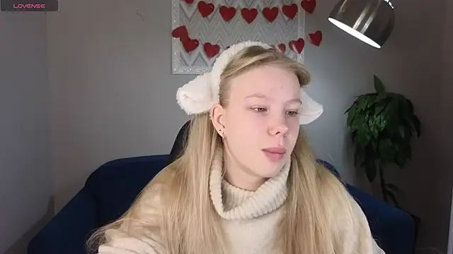 Sarra Cooper online show from February 17, 1:04 am