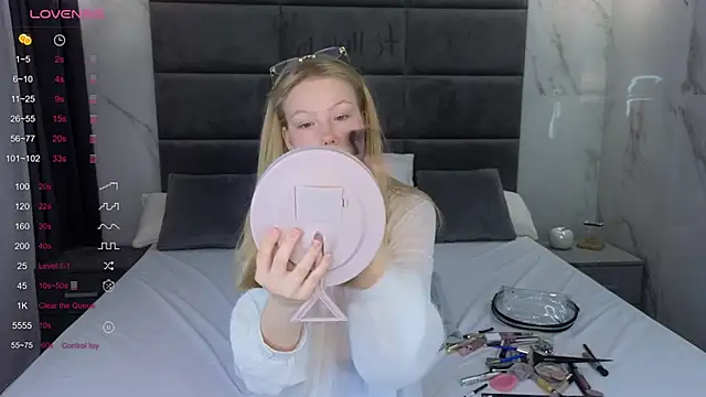 Sarra Cooper online show from March 17, 1:24 am