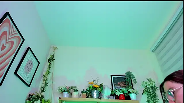 Fernanda   online show from March 6, 9:33 pm