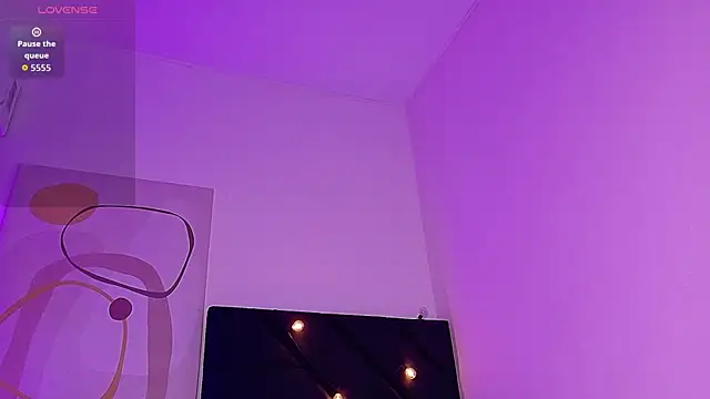 littleebluee online show from July 9, 7:40 pm