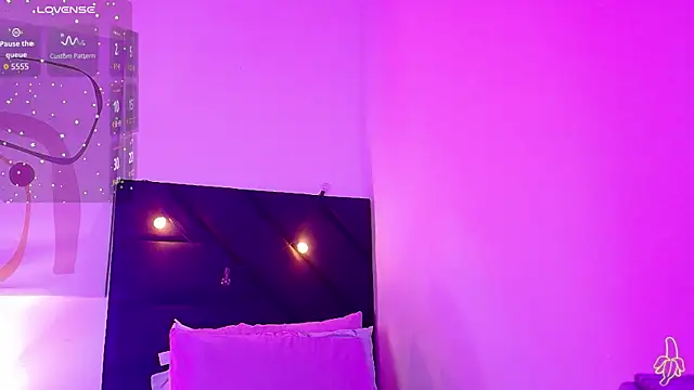 littleebluee online show from August 3, 12:21 pm