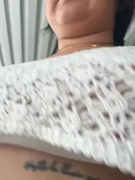 Snapshot of Pretty_Isadora chatting on July 3, 8:37 pm Pretty Isadora online show from July 3, 8:37 pm