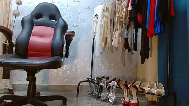 Samantabrown  online show from January 19, 11:25 am