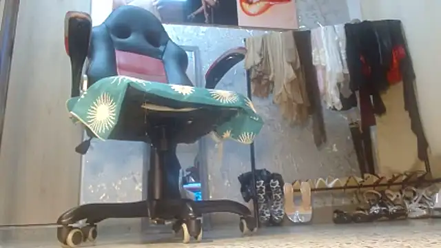 Samantabrown  online show from April 16, 11:44 am