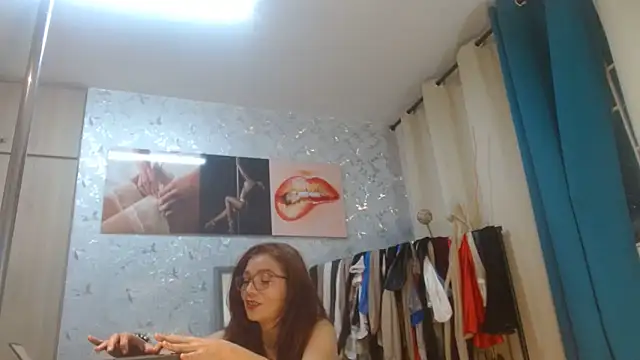 Snapshot of Samantabrown_ chatting on June 16, 11:02 am Samantabrown online show from June 16, 11:02 am