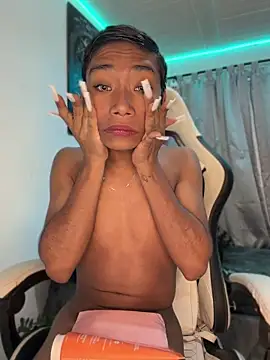 Snapshot of alejo_cute chatting on June 11, 1:31 pm alejo cute online show from June 11, 1:31 pm