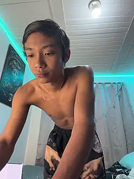 Snapshot of alejo_cute chatting on June 24, 2:38 pm alejo cute online show from June 24, 2:38 pm