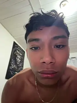 Snapshot of alejo_cute chatting on July 16, 1:39 pm alejo cute online show from July 16, 1:39 pm