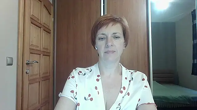 LoraLoraMay online show from June 13, 5:55 pm