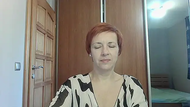 LoraLoraMay online show from July 8, 1:04 pm