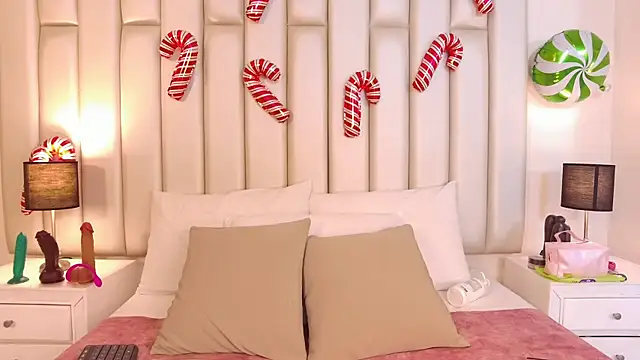 Emily robertss online show from December 17, 3:01 am