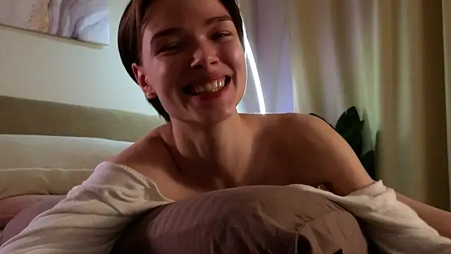 Eva Natsumi online show from March 5, 12:00 pm