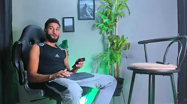 Damian 022 online show from December 17, 3:39 pm