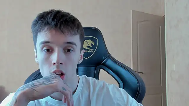 MasonWarholl online show from April 9, 3:28 pm