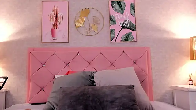 Ginger Violetta  online show from January 18, 7:37 pm