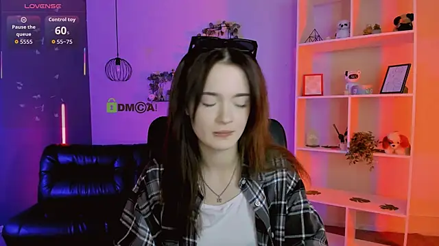 liana kisses online show from April 17, 7:17 pm