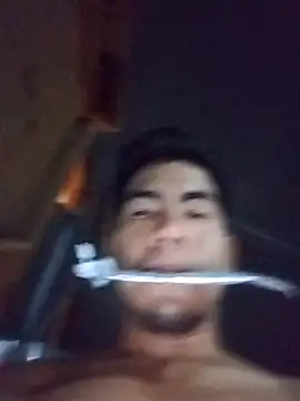 Snapshot of leyel00155 chatting on December 5, 2:42 am leyel00155 online show from December 5, 2:42 am