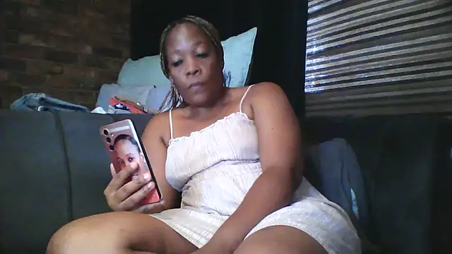 Snapshot of DIRTYTALKINQUEEN chatting on February 6, 12:30 pm DIRTYTALKINQUEEN online show from February 6, 12:30 pm