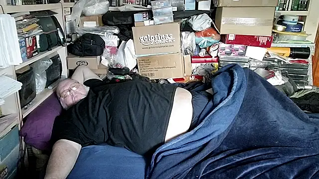 hadeszeuss2 online show from April 2, 5:43 pm