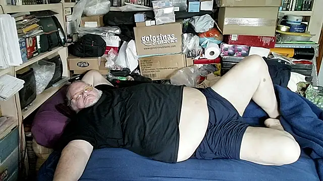 hadeszeuss2 online show from April 11, 1:48 pm