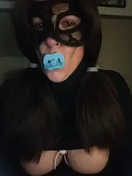 Snapshot of 23Milly chatting on January 15, 2:13 pm 23Milly online show from January 15, 2:13 pm