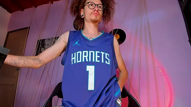 Snapshot of MrShaggy chatting on January 14, 1:28 pm MrShaggy online show from January 14, 1:28 pm