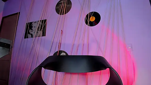 Snapshot of MrShaggy chatting on January 29, 12:45 pm MrShaggy online show from January 29, 12:45 pm